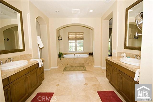 37 Twiggs, Irvine CA: https://media.crmls.org/medias/1dec716e-567e-4100-bdab-d258c87a0be8.jpg