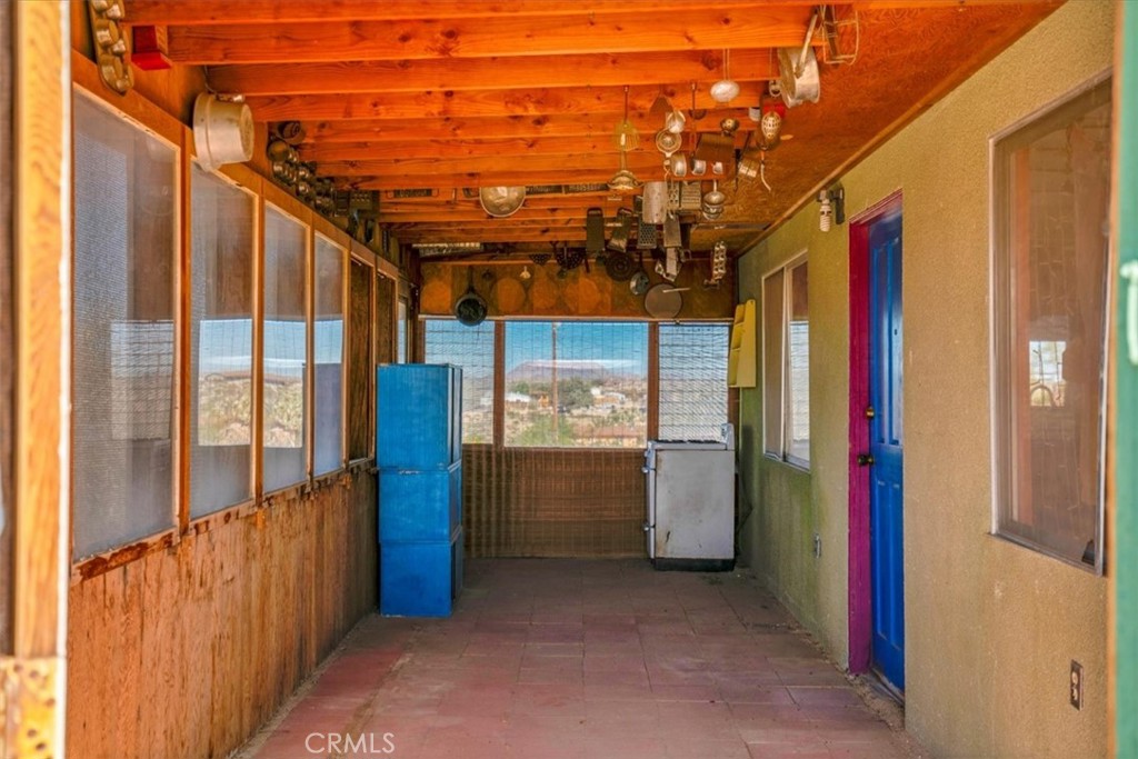https://media.crmls.org/medias/1deca929-eac4-45f2-b649-8bc7691e1df4.jpg?preset=X-Large