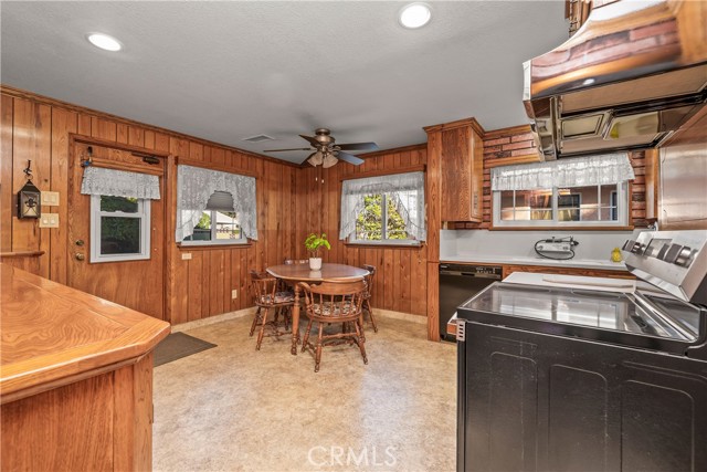 Detail Gallery Image 17 of 55 For 6107 Faculty, Lakewood,  CA 90712 - 5 Beds | 3/1 Baths