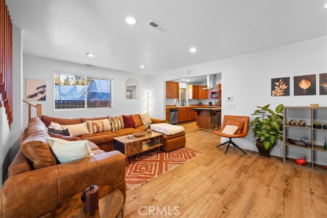 Detail Gallery Image 3 of 30 For 39965 Hillcrest, Big Bear Lake,  CA 92315 - 4 Beds | 2 Baths