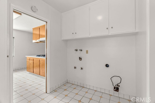 511 E Los Amigos Avenue, Montebello CA: https://media.crmls.org/medias/1df007b0-28bc-47e9-b8ee-91c7934ca227.jpg