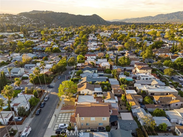 Image 43 of 50 For 3327 Hollydale Dr.