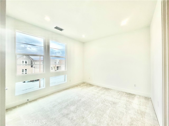 Detail Gallery Image 25 of 40 For 27533 Elderberry Dr, Valencia,  CA 91381 - 5 Beds | 5/1 Baths
