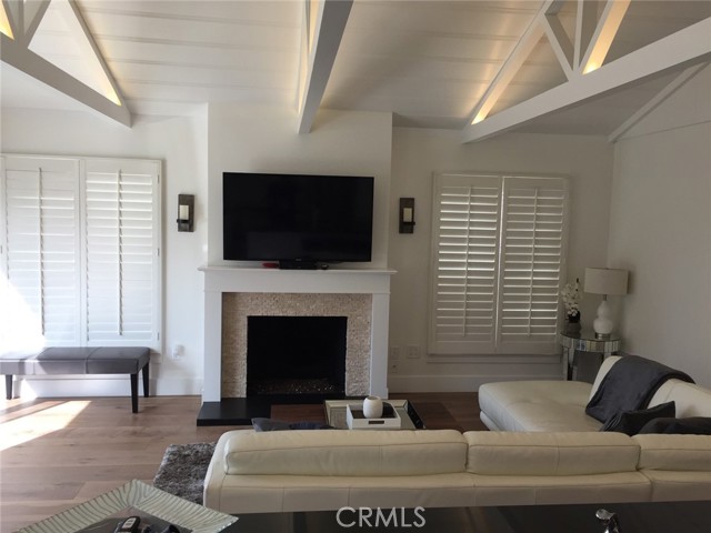229 5th Place, Manhattan Beach CA: https://media.crmls.org/medias/1df15342-c8a6-4719-94d7-e5bc5025edc7.jpg