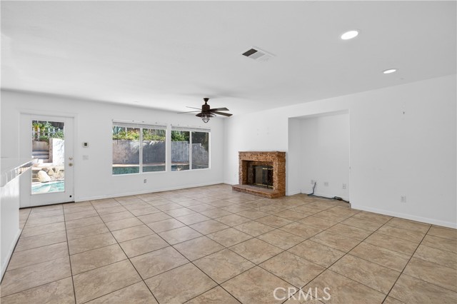 Detail Gallery Image 6 of 45 For 28504 Old Coach Ct Ct, Saugus,  CA 91390 - 5 Beds | 3 Baths