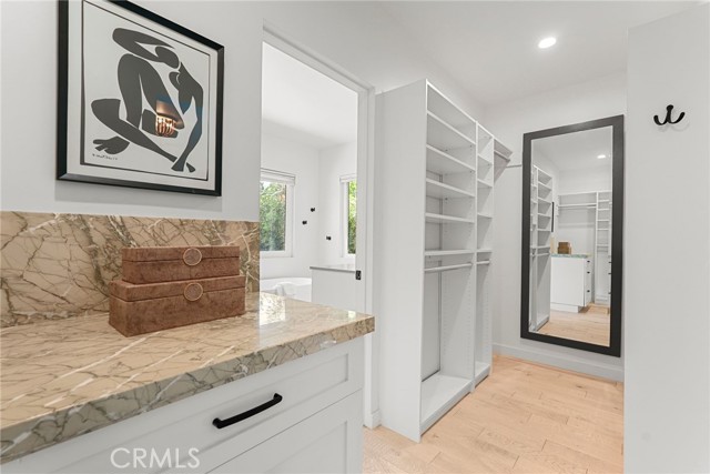 Detail Gallery Image 13 of 26 For 1321 W Morningside Dr, Burbank,  CA 91506 - 2 Beds | 2 Baths