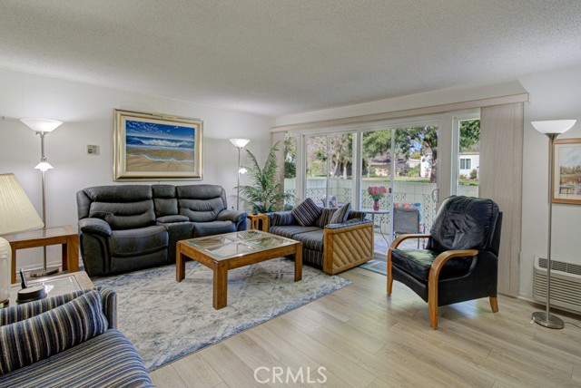 224 Avenida Majorca, Laguna Woods CA: https://media.crmls.org/medias/1df25719-2175-4e58-988b-d59f3dca02c0.jpg