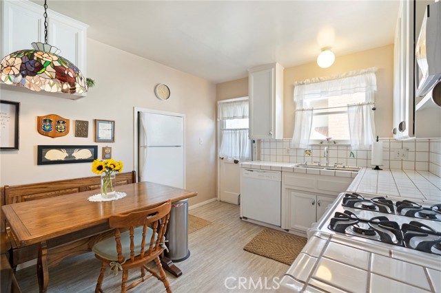 1300 Walnut Ave, Manhattan Beach, California 90266, 4 Bedrooms Bedrooms, ,2 BathroomsBathrooms,Residential,Sold,Walnut Ave,PV22057312