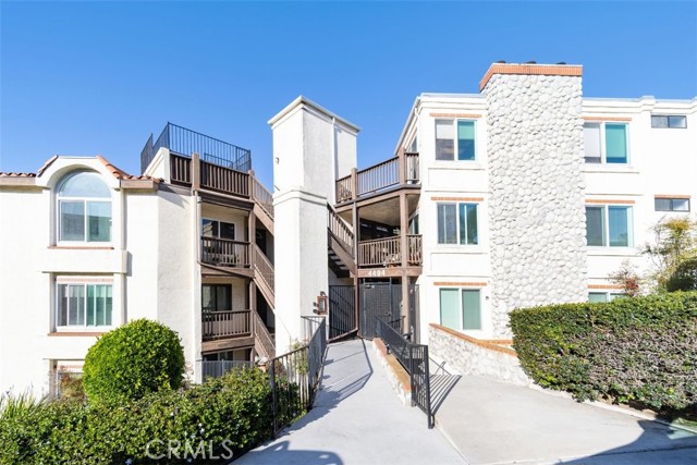 Detail Gallery Image 2 of 32 For 4494 Mentone #19,  San Diego,  CA 92107 - 2 Beds | 2 Baths