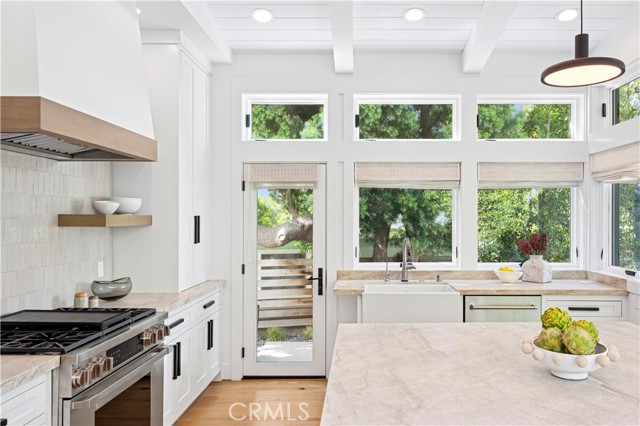 Detail Gallery Image 10 of 37 For 706 Poinsettia, Corona Del Mar,  CA 92625 - 5 Beds | 3/1 Baths