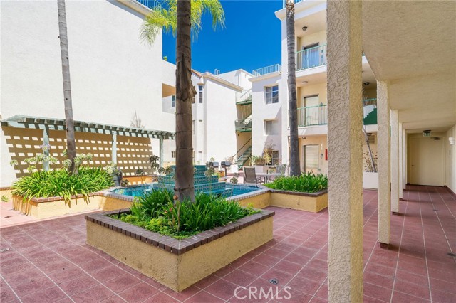 5420 Sylmar Avenue, Sherman Oaks CA: https://media.crmls.org/medias/1df60507-5d6c-4b86-a2cf-0b32a1271b19.jpg