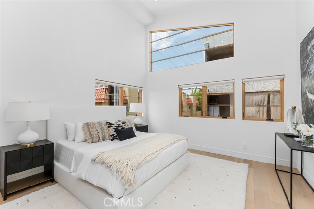 1035 1/2 N Vista Street, West Hollywood CA: https://media.crmls.org/medias/1df672c9-bf72-4802-aa62-02f13d4a6869.jpg
