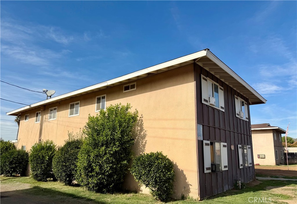 Apartment at 421 Devener