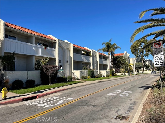 207 Valley Drive, Hermosa Beach, California 90254, 3 Bedrooms Bedrooms, ,2 BathroomsBathrooms,Residential,Sold,Valley,SB23225645