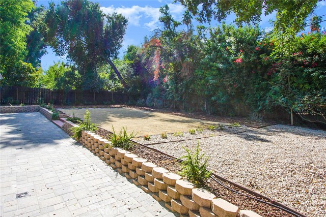 Detail Gallery Image 22 of 25 For 19756 Collier St, Woodland Hills,  CA 91364 - 4 Beds | 2/1 Baths