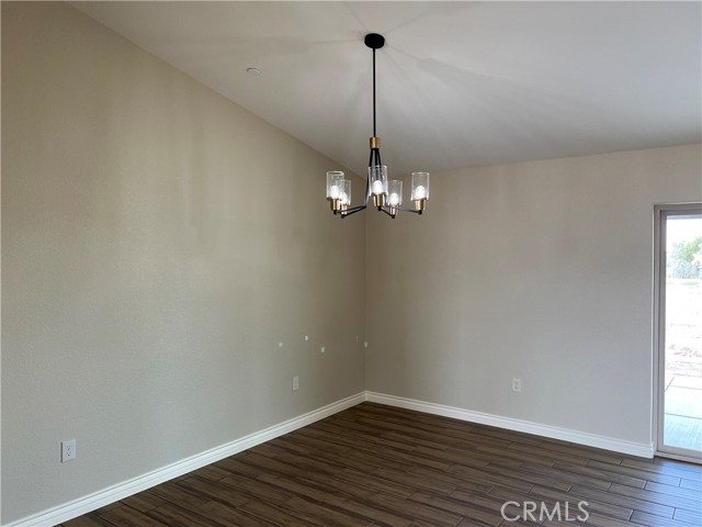 Detail Gallery Image 7 of 18 For 14755 Juniper St, Hesperia,  CA 92345 - 4 Beds | 2/1 Baths