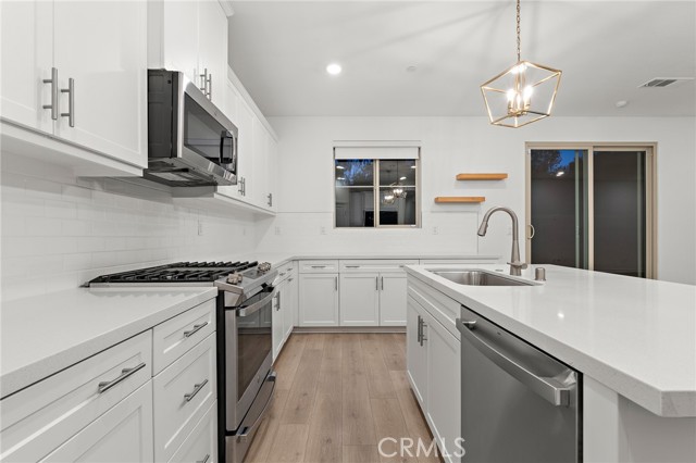 Detail Gallery Image 10 of 57 For 3950 Satsuma, Corona,  CA 92883 - 4 Beds | 3 Baths