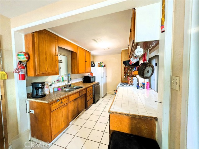 14136 Osage Road, Apple Valley CA: https://media.crmls.org/medias/1df73d53-7614-4b1f-ae53-968d7b2e347f.jpg
