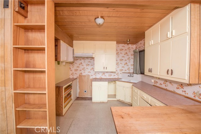 24 Fredalba, Running Springs, CA 92382