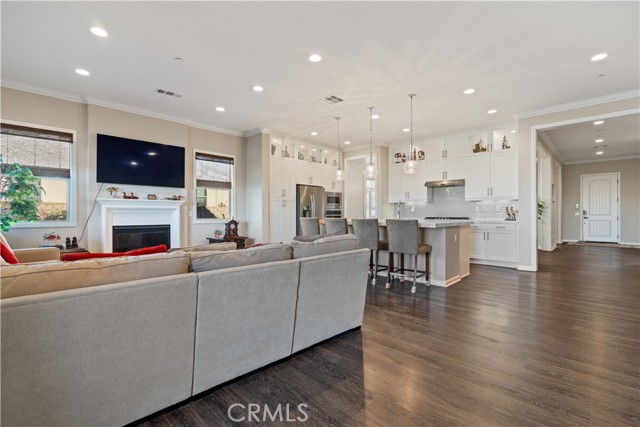 Detail Gallery Image 15 of 66 For 18619 Cedar Crest Dr, Canyon Country,  CA 91387 - 3 Beds | 2/1 Baths