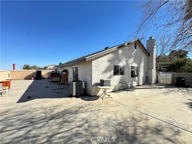Detail Gallery Image 10 of 11 For 2725 Jojoba Ter, Palmdale,  CA 93550 - 4 Beds | 2 Baths