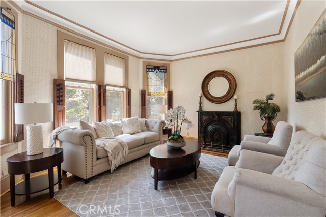 211 E Virginia Avenue, Glendora CA: https://media.crmls.org/medias/1df88d7a-f20b-4721-b1db-17478b35b9f6.jpg