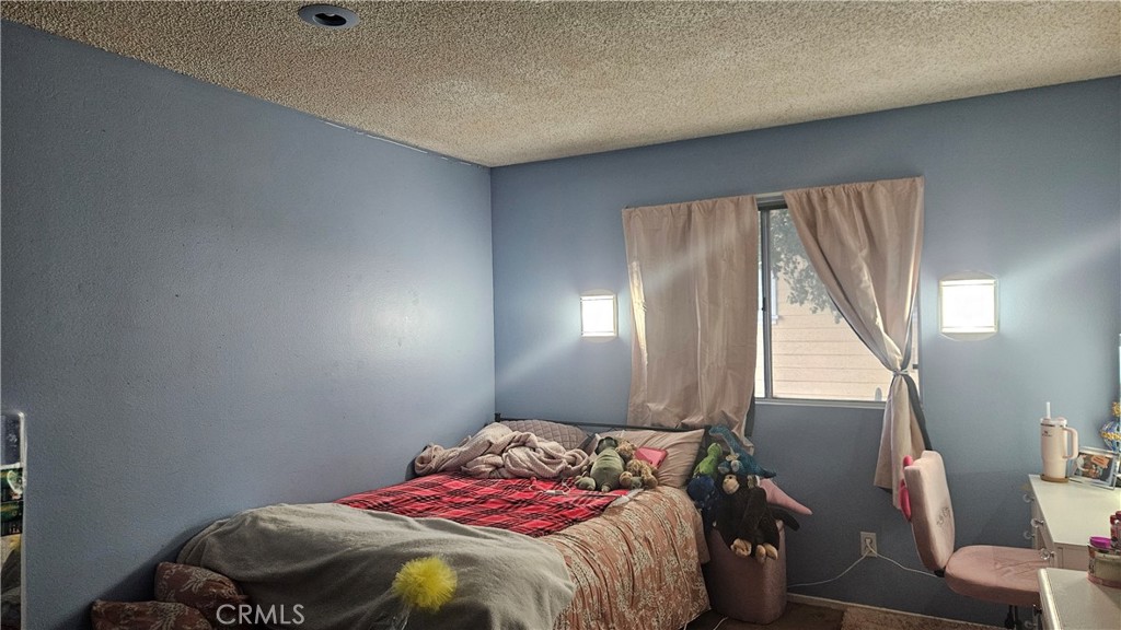 https://media.crmls.org/medias/1df89718-30ef-4276-9827-88f9d51a0cf3.jpg?preset=X-Large