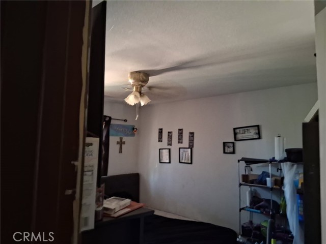 10706 Margie Place, Adelanto CA: https://media.crmls.org/medias/1df988f7-85cb-4cb6-9806-04145edc2929.jpg