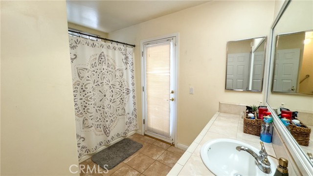 Detail Gallery Image 12 of 23 For 5701 Laurel Canyon Dr, Bakersfield,  CA 93313 - 3 Beds | 2 Baths