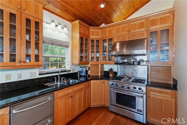 Detail Gallery Image 15 of 44 For 22665 Valley View Dr, Crestline,  CA 92325 - 4 Beds | 3 Baths
