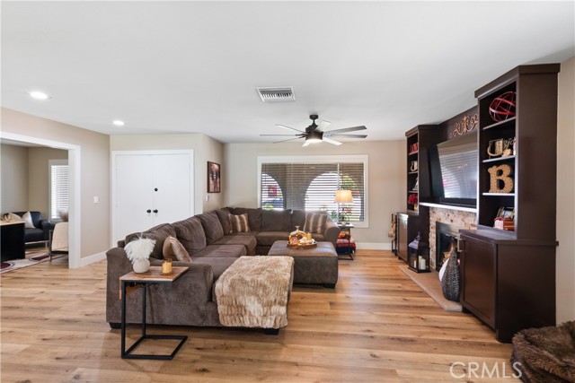 33127 Camelot Drive, Yucaipa CA: https://media.crmls.org/medias/1dfab065-2a89-4fc0-9a09-df91d1d5dba7.jpg