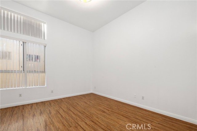 Detail Gallery Image 22 of 39 For 4845 Elmwood #C,  Los Angeles,  CA 90004 - 3 Beds | 3 Baths