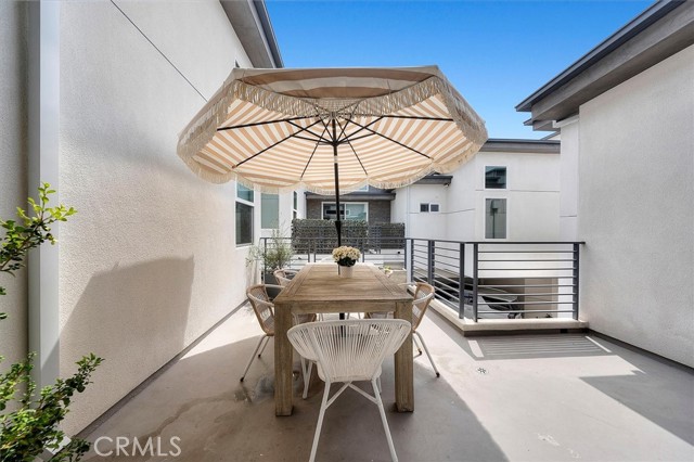 Detail Gallery Image 34 of 36 For 2713 Carnegie Ln #B,  Redondo Beach,  CA 90278 - 5 Beds | 4 Baths