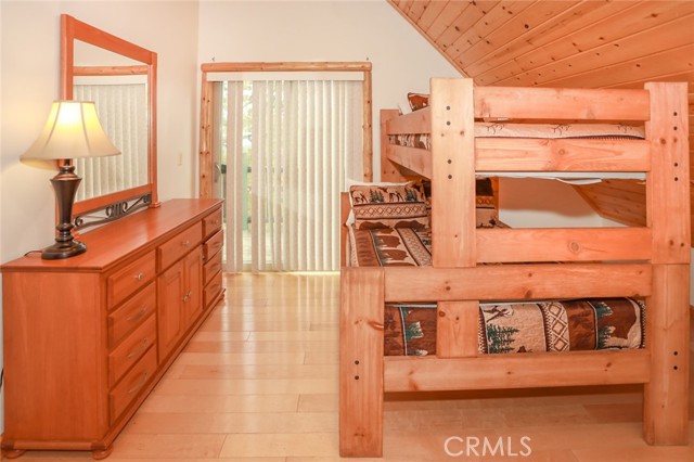 Detail Gallery Image 15 of 59 For 351 Glenwood Dr, Big Bear Lake,  CA 92315 - 4 Beds | 3/1 Baths