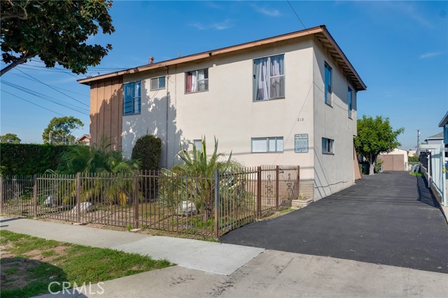 Detail Gallery Image 2 of 32 For 213 E Hazel St, Inglewood,  CA 90302 - 4 Beds | 3 Baths