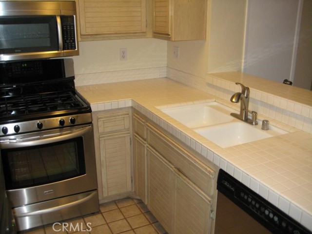 Detail Gallery Image 14 of 31 For 24105 Del Monte Dr #452,  Valencia,  CA 91355 - 2 Beds | 2 Baths