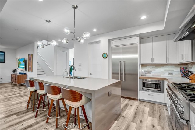 Detail Gallery Image 4 of 29 For 221 Attica, Long Beach,  CA 90803 - 5 Beds | 4 Baths