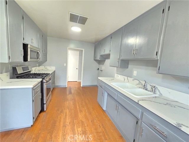 Detail Gallery Image 3 of 13 For 45114 16th, Lancaster,  CA 93534 - 3 Beds | 2 Baths