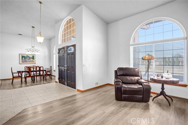 Detail Gallery Image 5 of 48 For 15813 Willow St, Hesperia,  CA 92345 - 4 Beds | 2/1 Baths