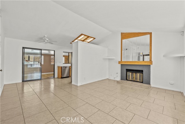 529 Hilltop, Palmdale CA: https://media.crmls.org/medias/1e010d9f-c231-42af-bd2f-c4044c8177f9.jpg