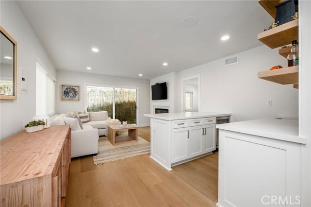 Detail Gallery Image 4 of 15 For 3420 Alma Ave, Manhattan Beach,  CA 90266 - 3 Beds | 3 Baths