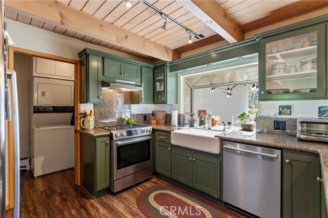 Detail Gallery Image 16 of 68 For 27685 High Knoll Rd., Lake Arrowhead,  CA 92352 - 4 Beds | 4 Baths