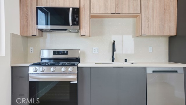 Detail Gallery Image 10 of 35 For 1213 N. Kingsley Dr #1213 1/2,  Los Angeles,  CA 90029 - 4 Beds | 4 Baths