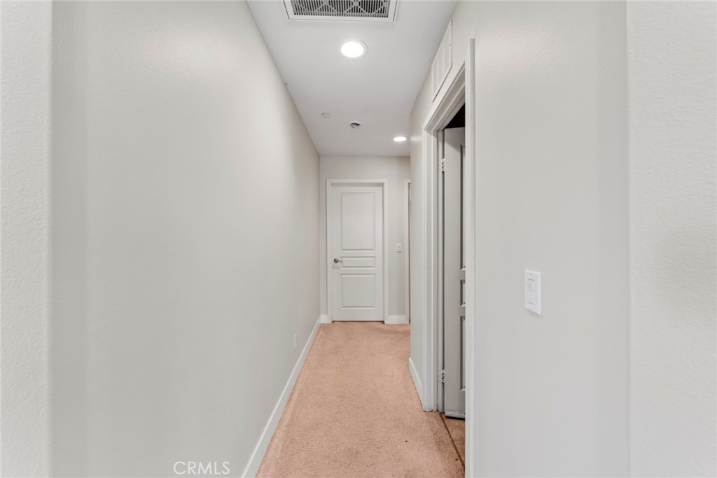 https://media.crmls.org/medias/1e0239bf-8038-44bb-9f67-8948441aa717.jpg?preset=X-Large