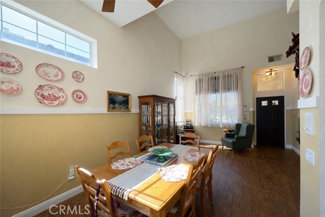 Detail Gallery Image 10 of 40 For 30420 Sequoia Ct, Castaic,  CA 91384 - 5 Beds | 3 Baths