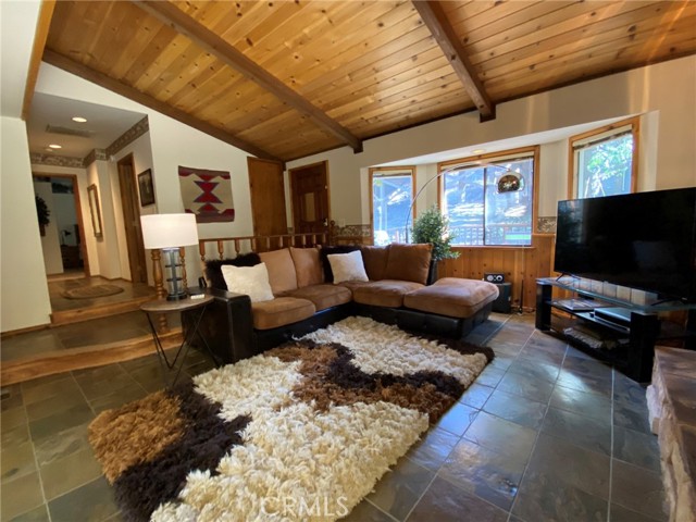 43133 Moonridge Rd, Big Bear CA: https://media.crmls.org/medias/1e0427da-de23-4c10-ae0d-38256c1f0130.jpg