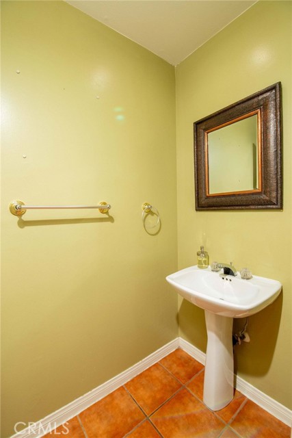 Detail Gallery Image 22 of 62 For 7310 Balboa Bld #F,  Van Nuys,  CA 91406 - 2 Beds | 3 Baths