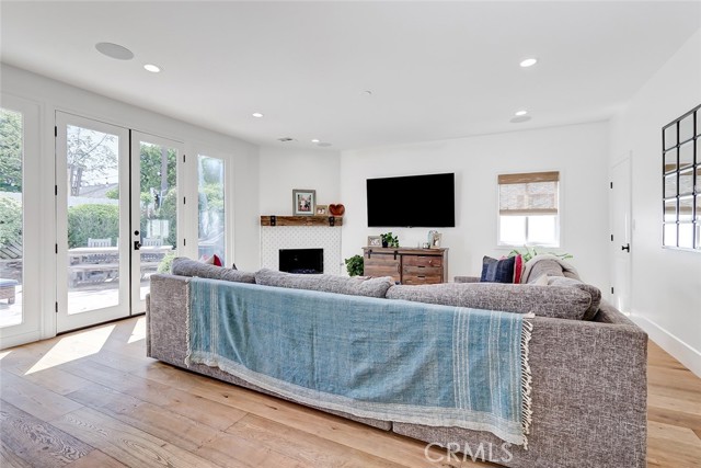 2304 Elm Avenue, Manhattan Beach, California 90266, 5 Bedrooms Bedrooms, ,4 BathroomsBathrooms,Residential,Sold,Elm,SB21197598