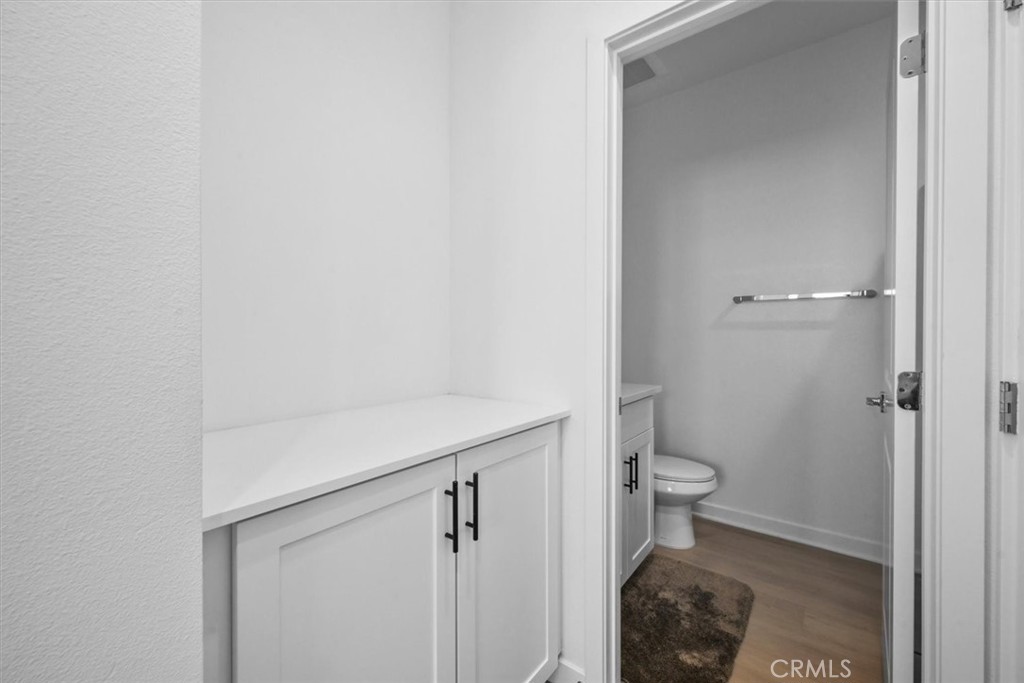 https://media.crmls.org/medias/1e04cf83-48fc-4b74-b307-ab131ea3e3fe.jpg?preset=X-Large