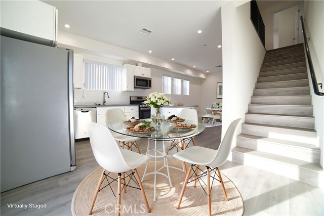 Detail Gallery Image 12 of 24 For 4559 Pickford St St #4559 1/2,  Los Angeles,  CA 90019 - 4 Beds | 4 Baths